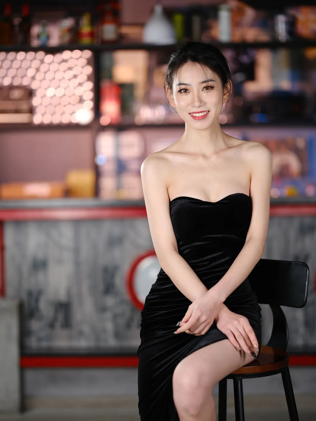国模女神 – 何诗婷 [522P-300MB]