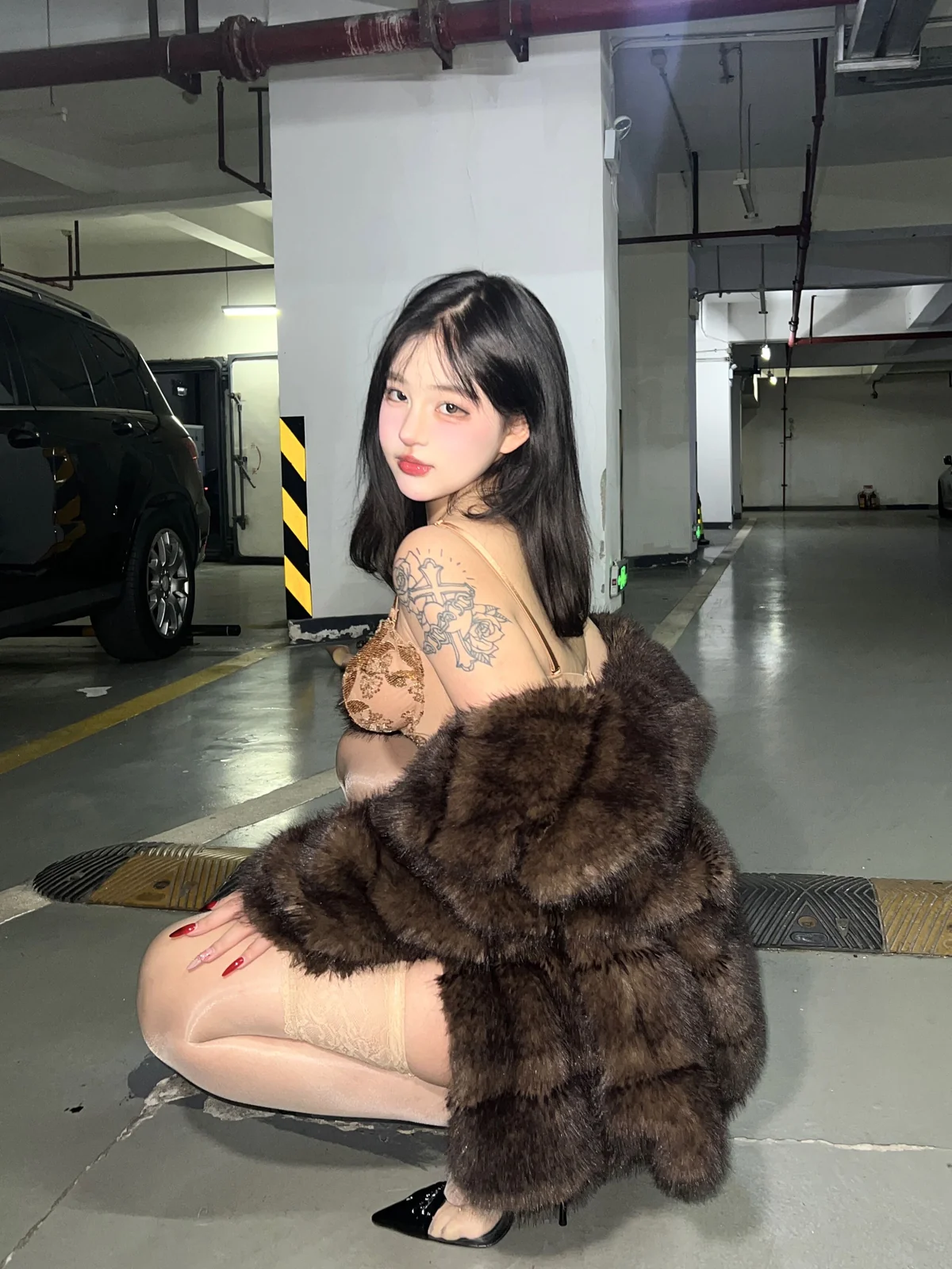 小u优优子 – 貂皮大衣 [50P-65MB]