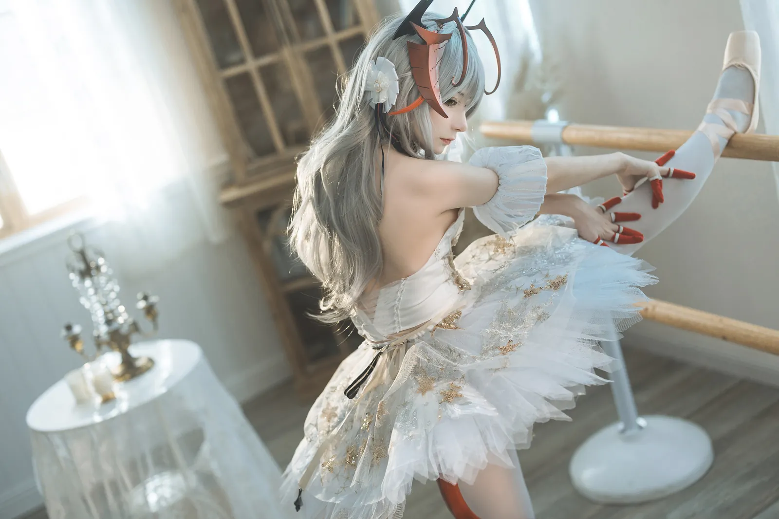 是三不是世w - 明日方舟 W 芭蕾 [27P-262MB]