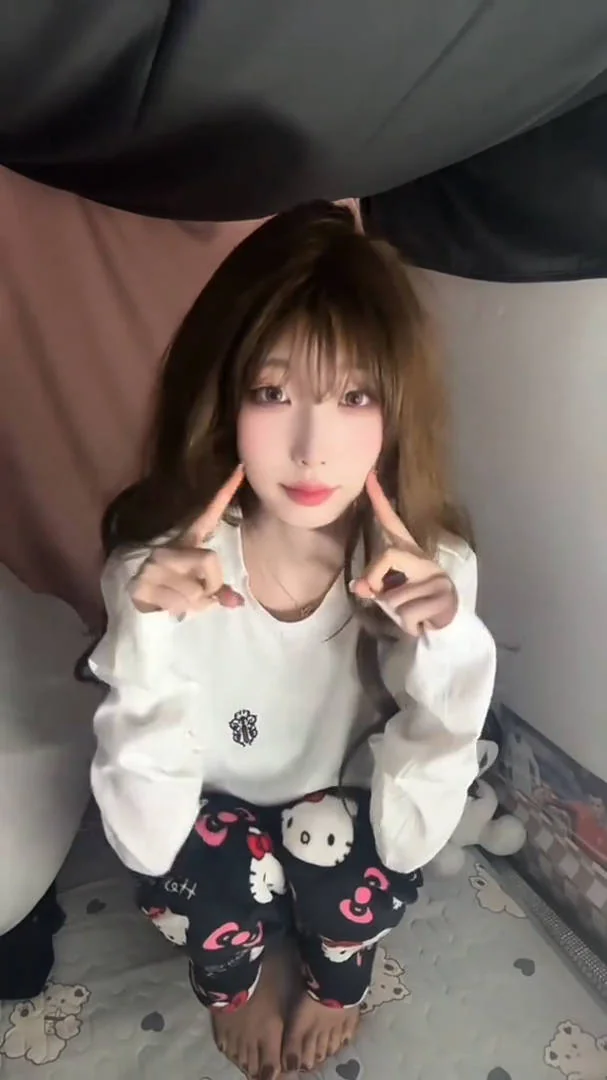 小水不哭 - 丝足美脚 [5P1V-1.37GB]