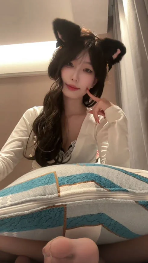 小水不哭 - 丝足美脚 [5P1V-1.37GB]