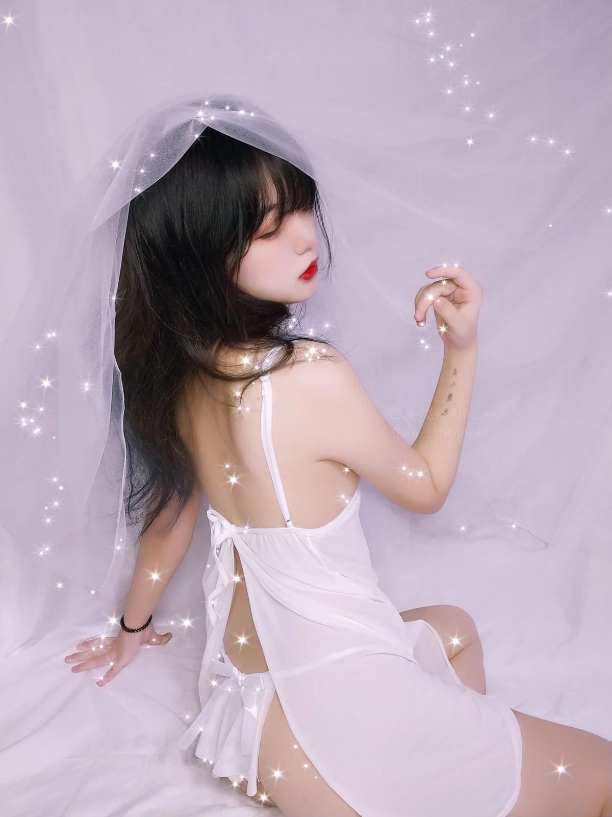 安妮 – 白色睡衣 [30P-85MB]