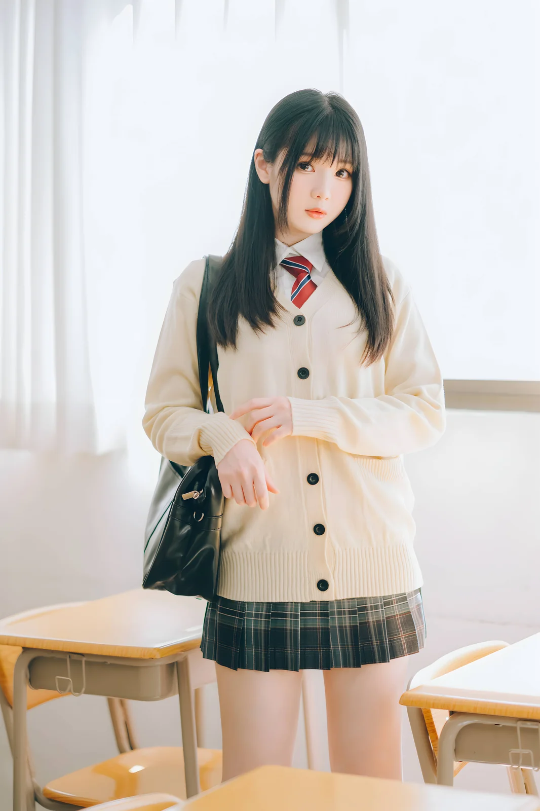 霜月shimo – DL版写真集 隣のサキュバス霜月さん！！ [124P1V-635MB]