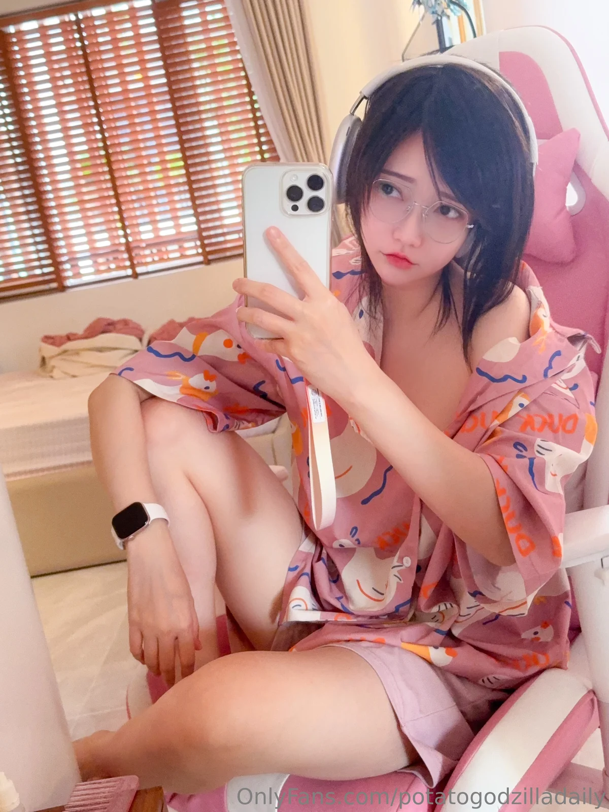 Potato Godzilla - OnlyFans Nude Dec 1-31, 2024 [23P-52MB]