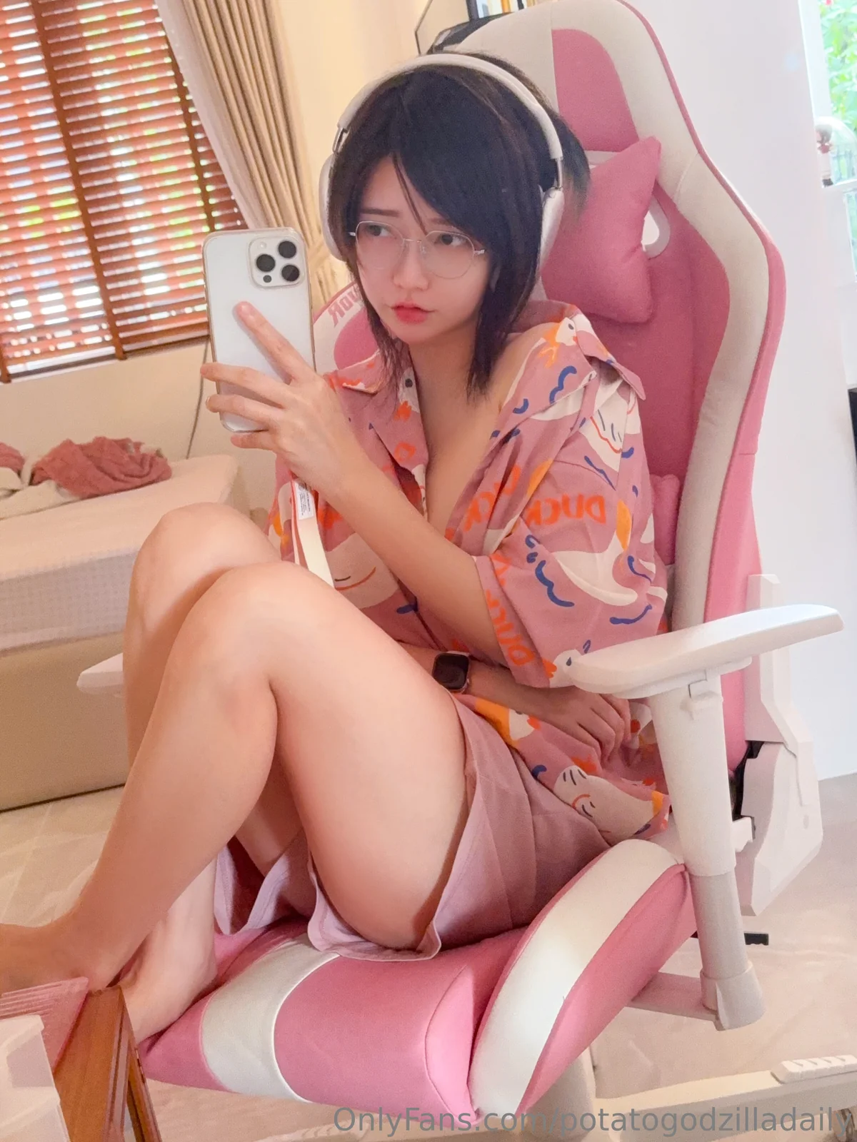 Potato Godzilla - OnlyFans Nude Dec 1-31, 2024 [23P-52MB]