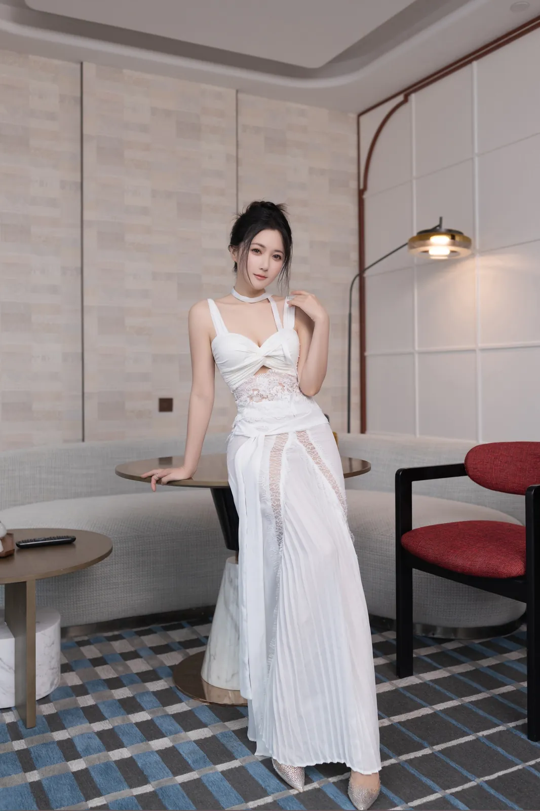 鱼子酱 – 白裙跳蛋 [120P-1.03GB]