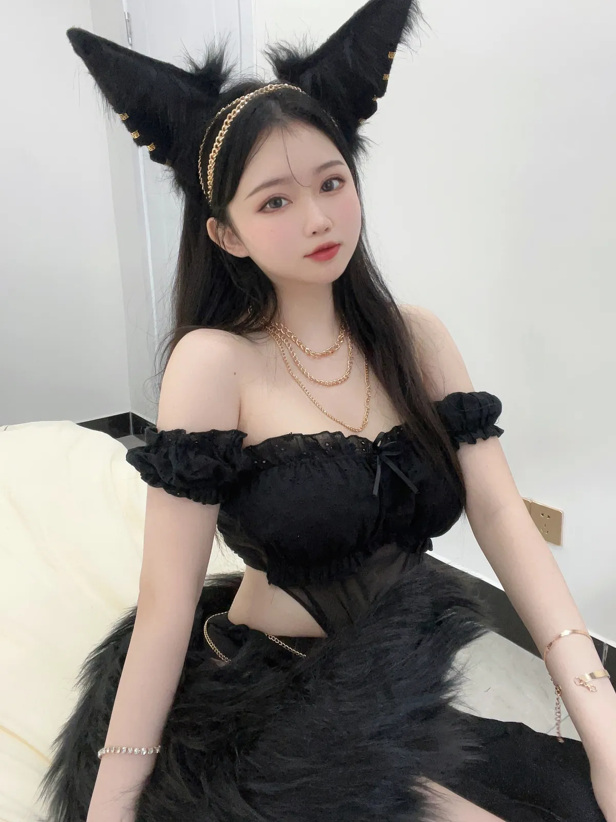 是依酱吖 - 黑狼 [34P2V-155MB]