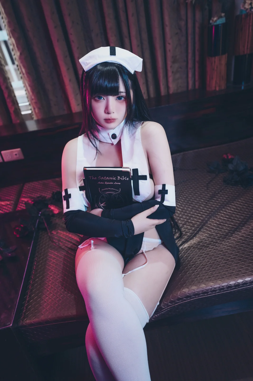 落落 - 修女与魔鬼 [36P-422MB]