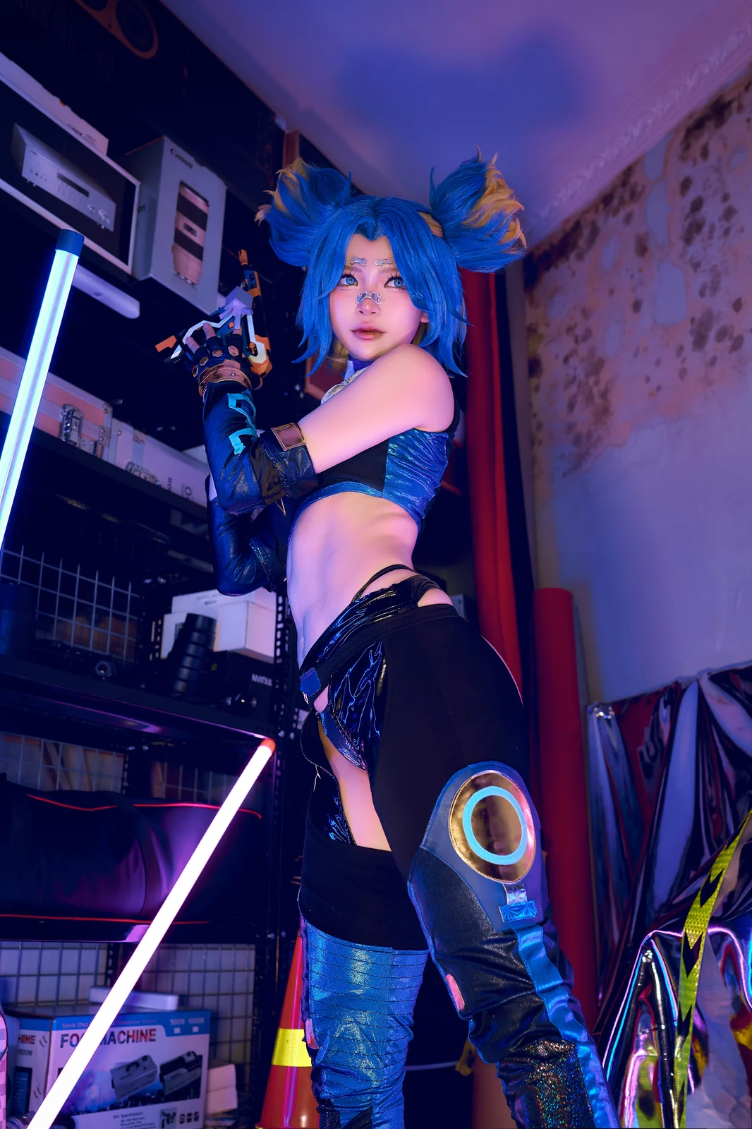 ZinieQ - Valorant Neon [41P2V-692MB]