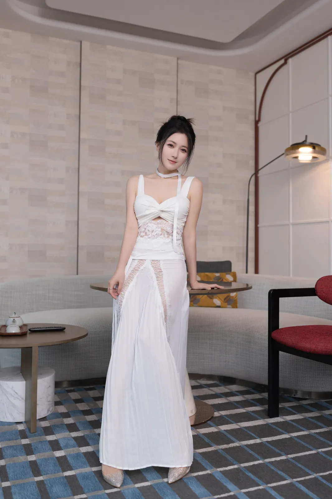 鱼子酱 - 白裙跳蛋 [120P-1.03GB]