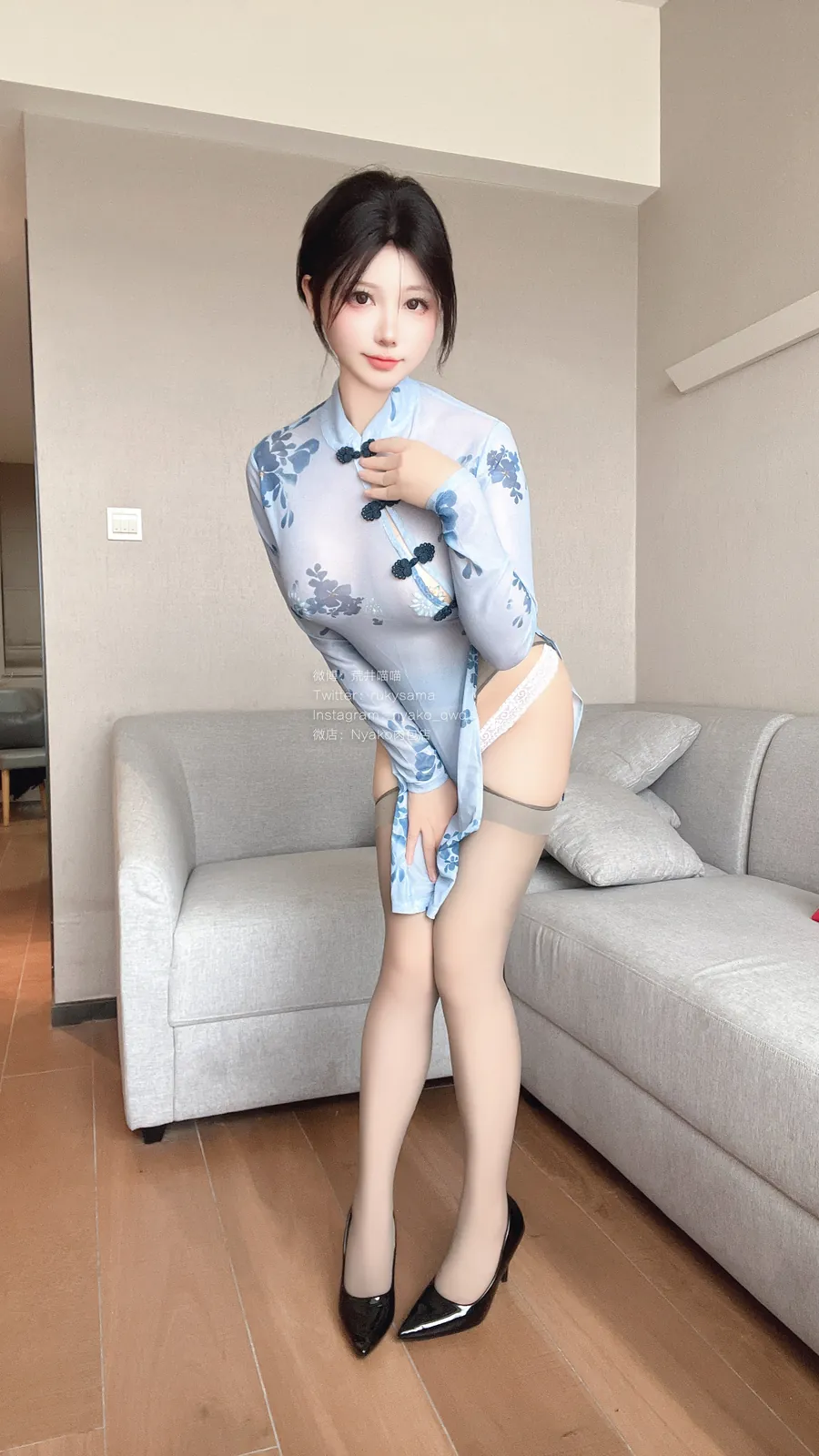 Nyako喵子 - 自撮り31 灰丝旗袍 [55P1V-724MB]