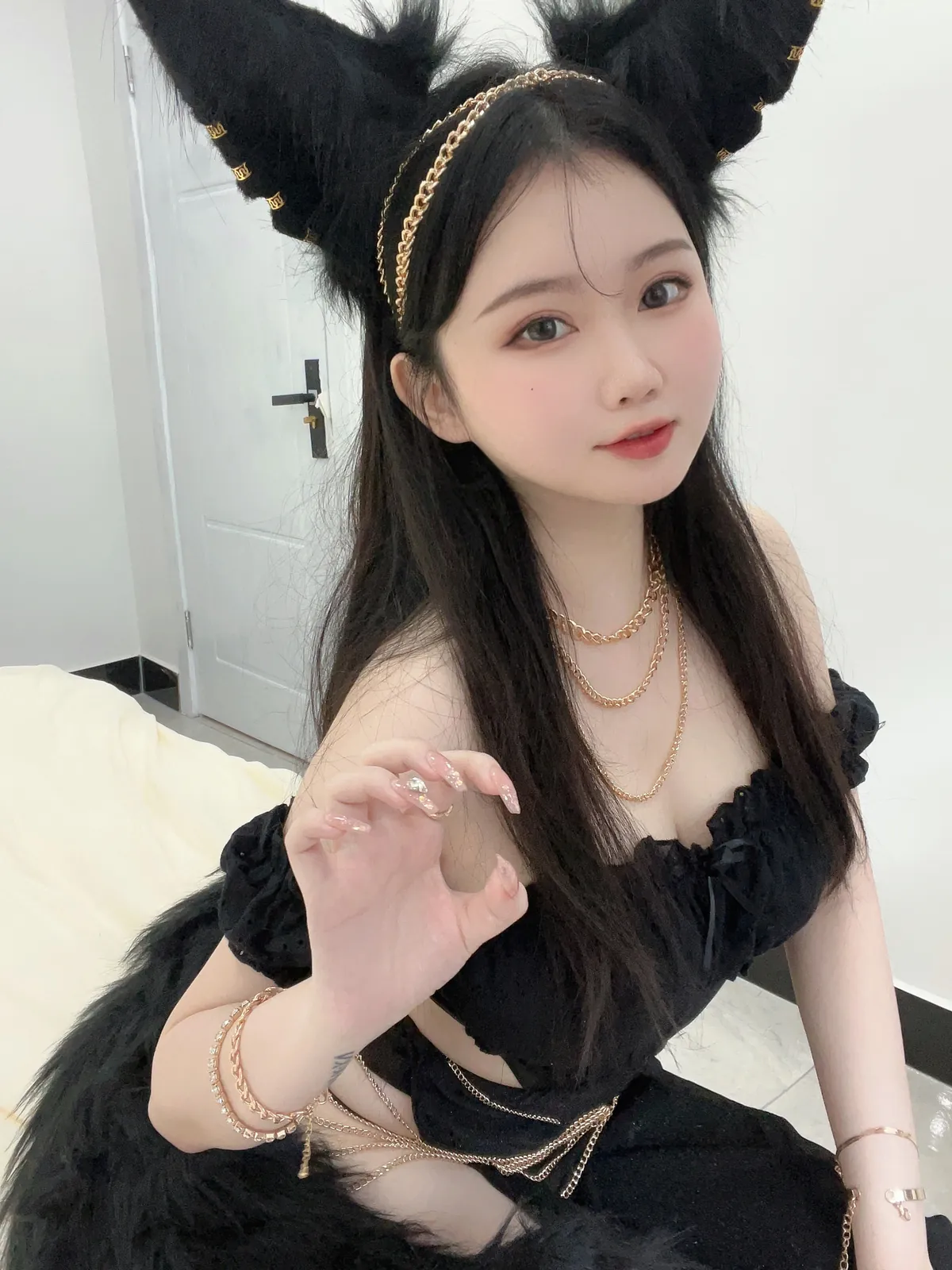 是依酱吖 - 黑狼 [34P2V-155MB]