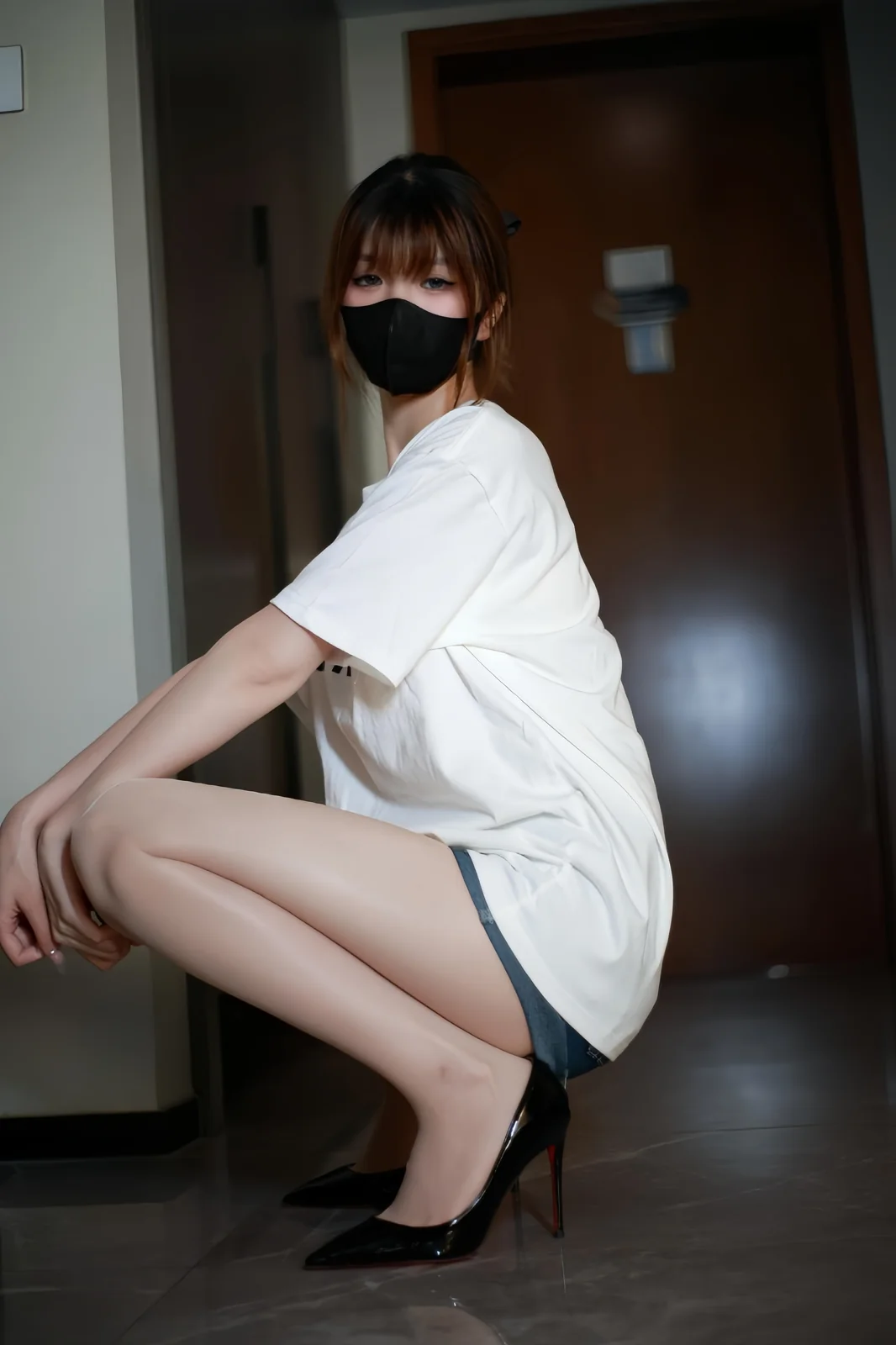 白龙猫女 - 公寓里的肉丝 [29P3V-348MB]