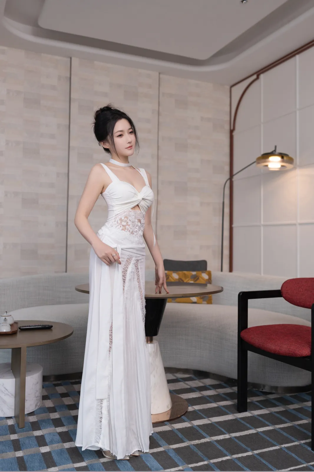 鱼子酱 - 白裙跳蛋 [120P-1.03GB]