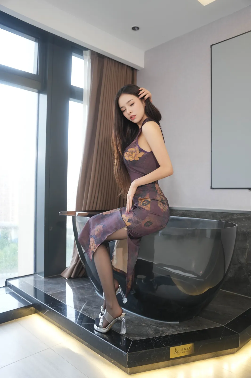 小奶娇 - 复古旗袍黑丝 [91P-312MB]