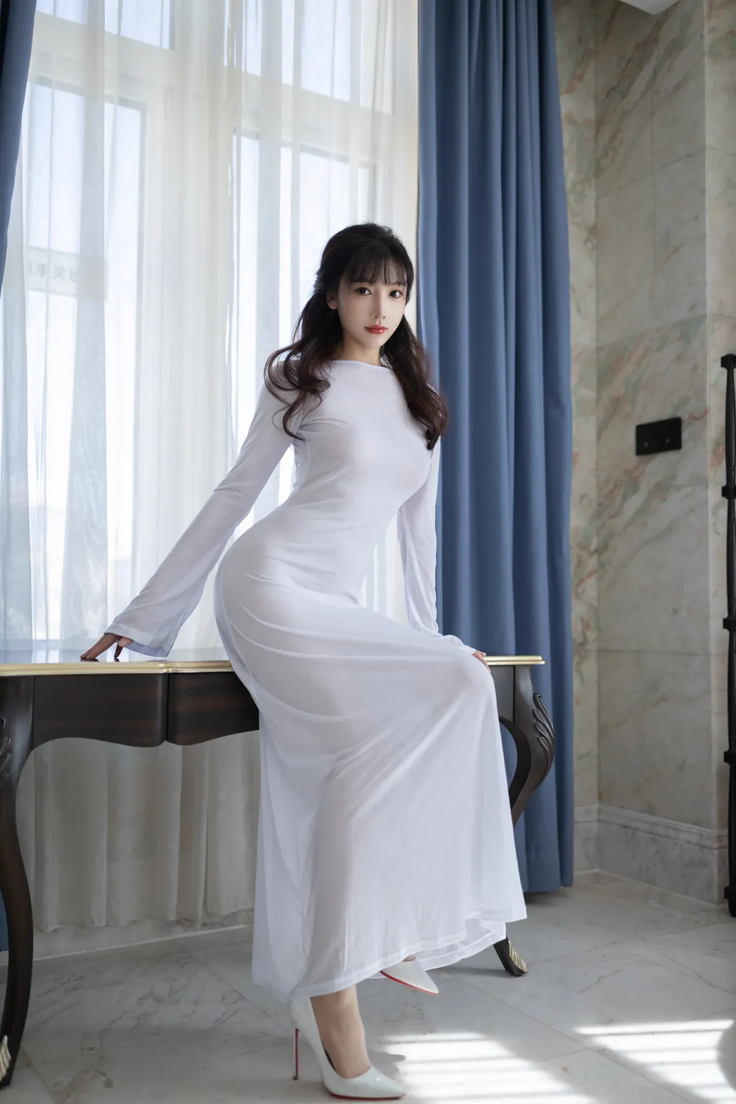 陆萱萱 - 白色礼服 魅惑肉丝 [80P-1.15GB]