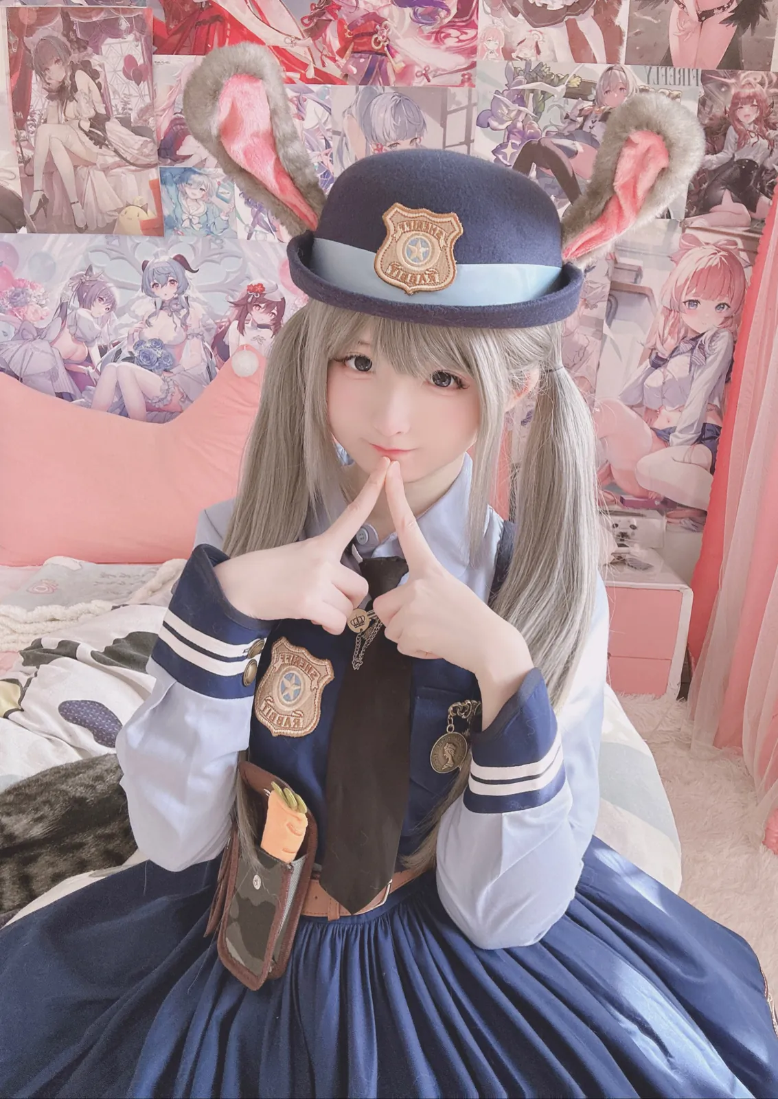 习呆呆 - 25年11月 ウサギ警官 [16P1V-80MB]