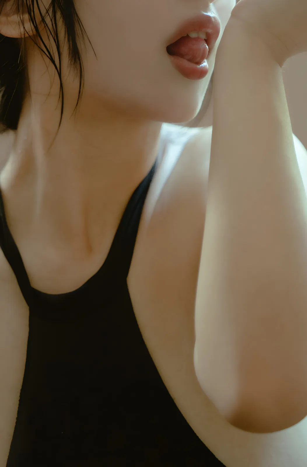 浅安安 - 激凸黑珍珠 [70P-438MB]