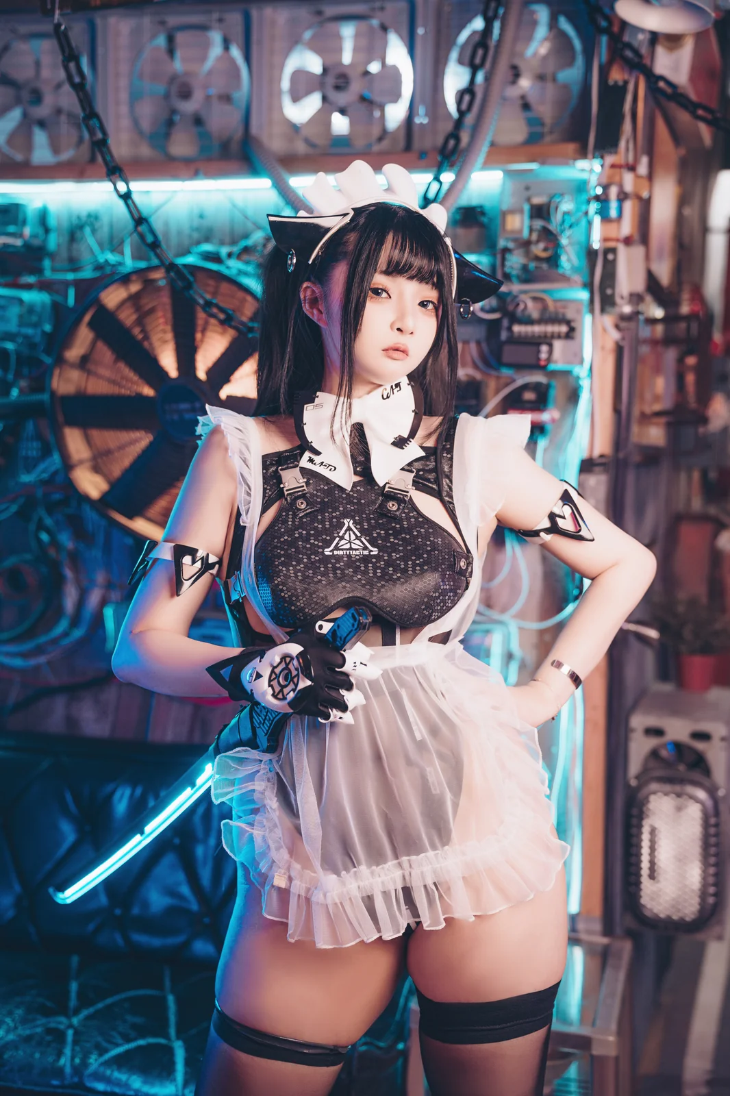 落落Raku – FutureTone [51P-651MB]