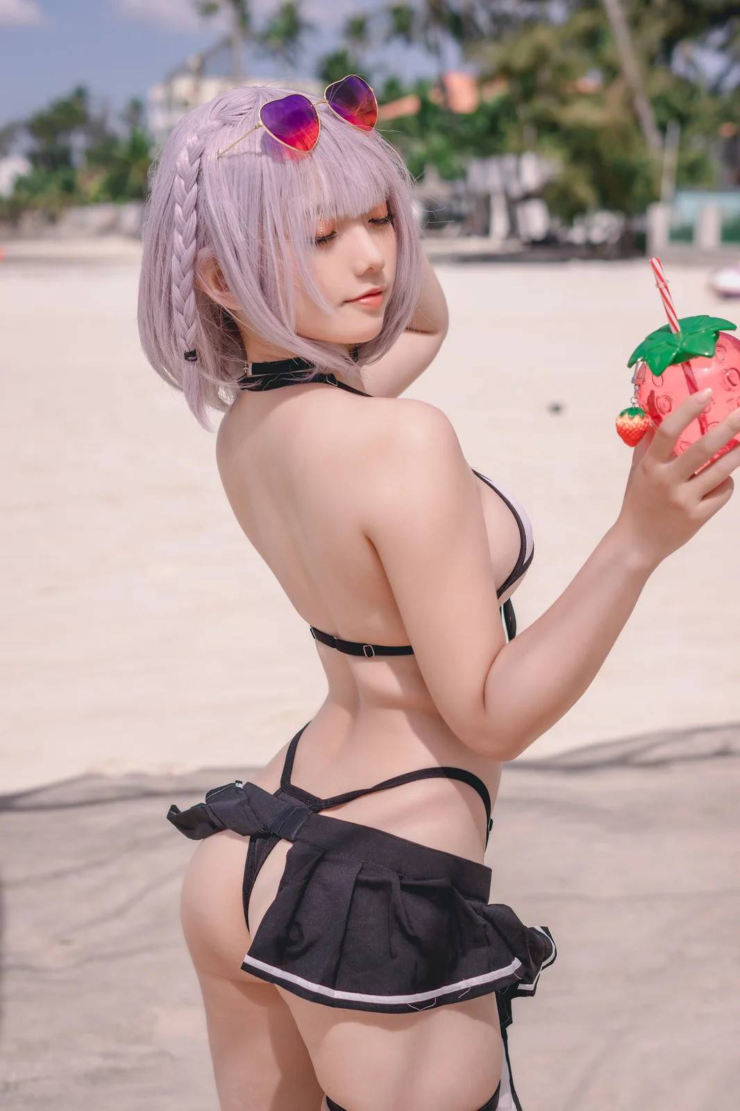 Messie Huang - Shirogane Noel Swimsuit [20P-80MB]