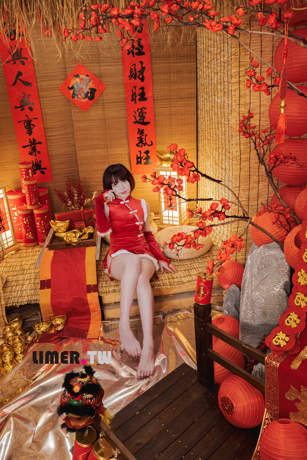 Limerence - Yua 新年特輯 裸足 拜年 [197P1V-1.61GB]