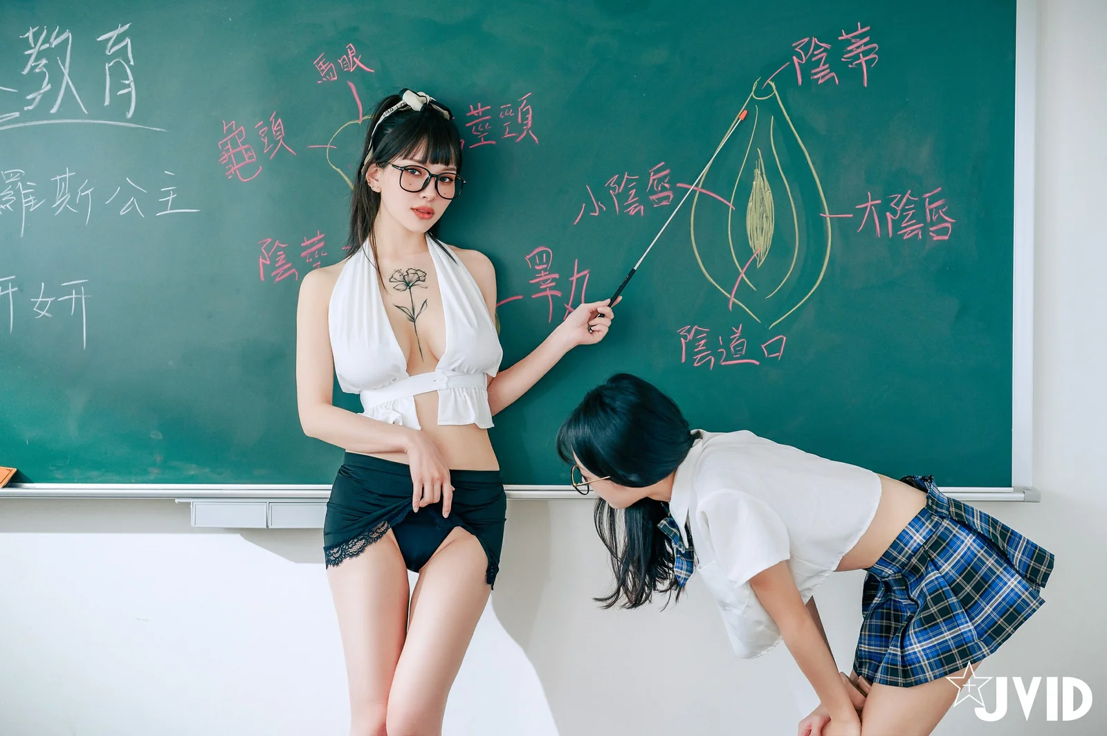 妍妍&Angel - 教师里的OL和JK [221P1V-1.78GB]