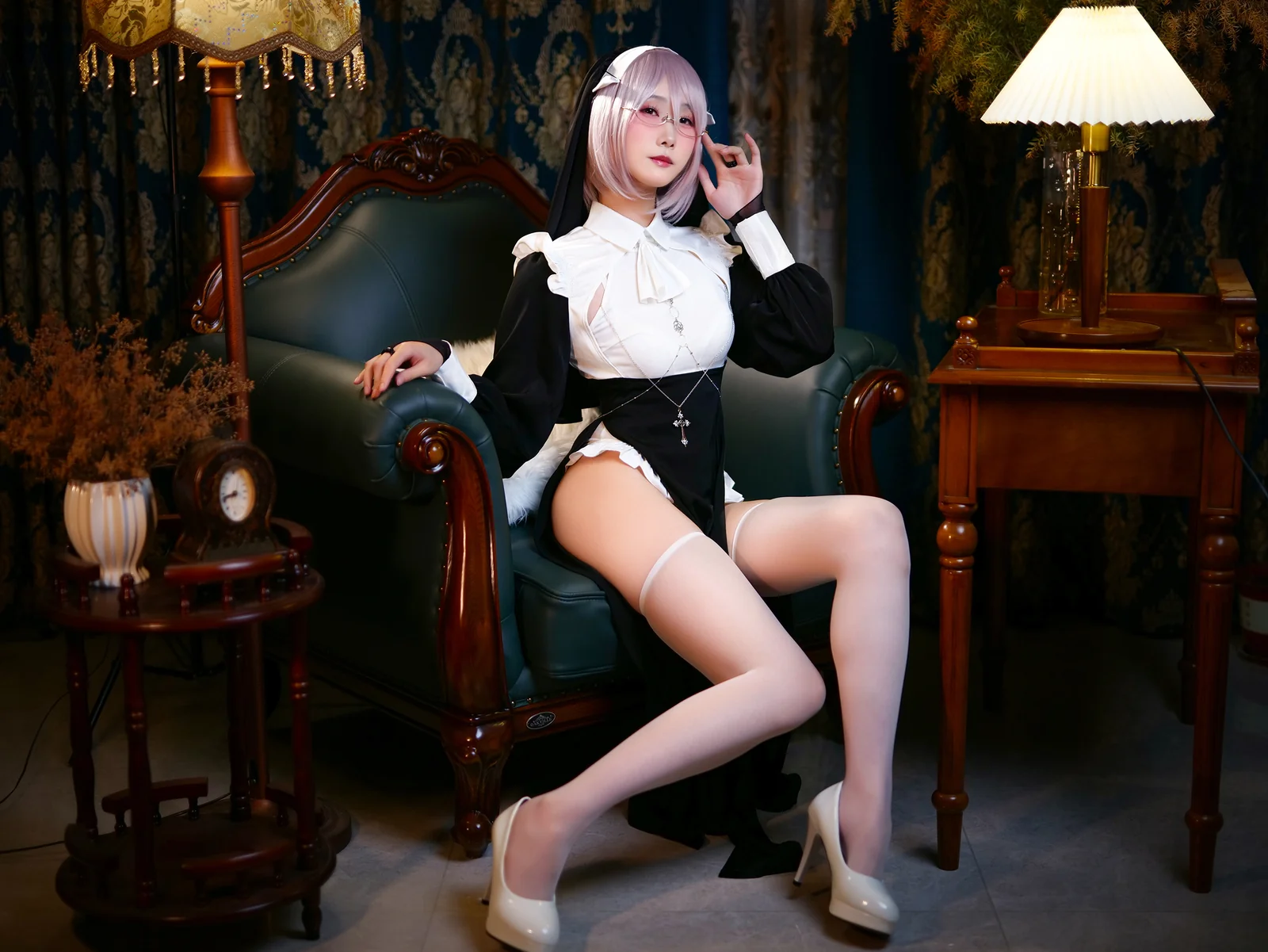 晓美嫣 - 痴 修女 [61P-167MB]