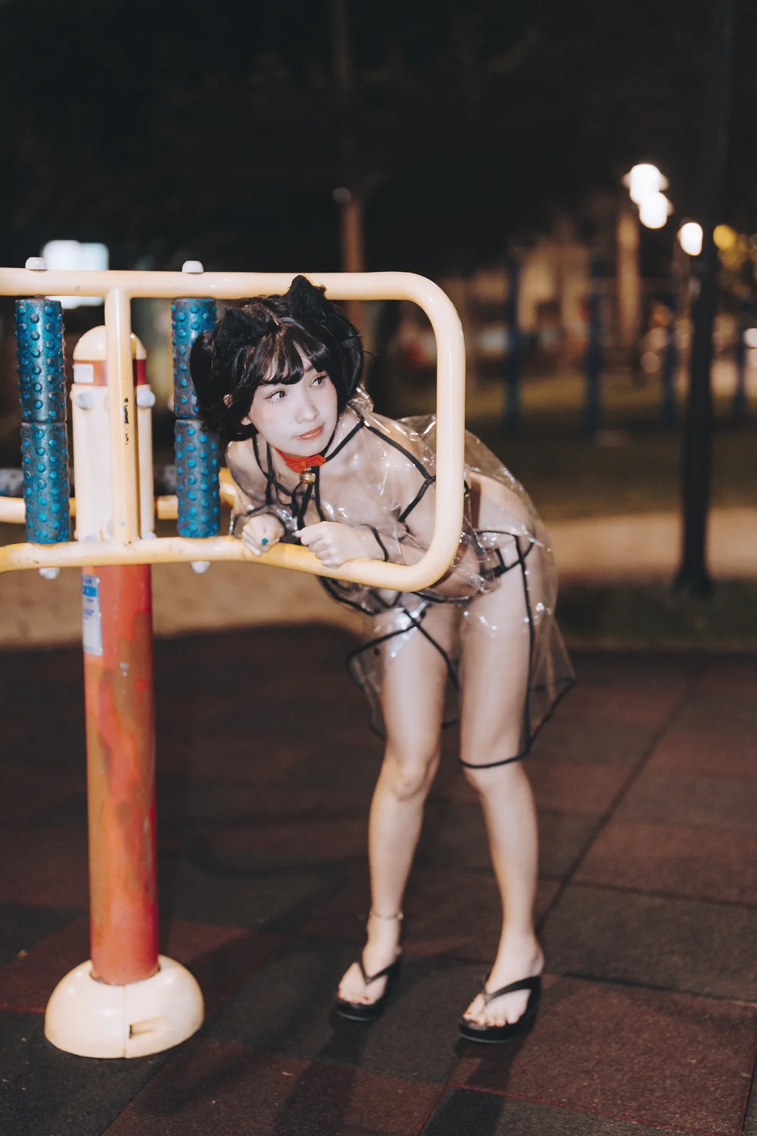 慕慕Momo - 溜雨衣貓貓 [48P-701MB]