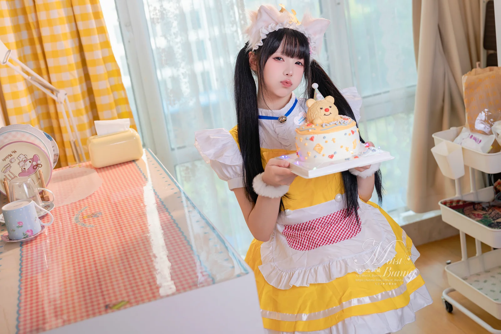 咬一口兔娘(Yiko湿润兔) - 诞生日限定 兔子味蛋糕 [98P3V-2.97GB]