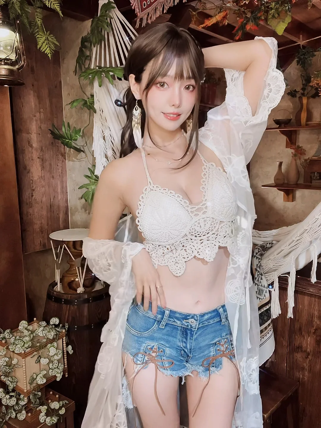 ElyEE子 - Secret Treehouse Escape [31P5V-174MB]
