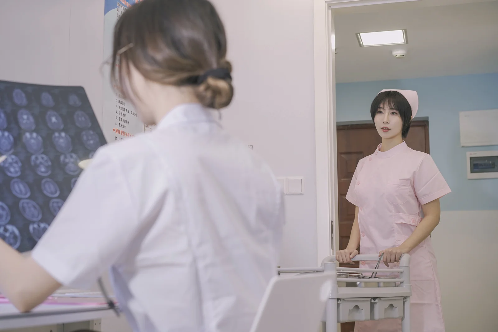 云溪&奶桃桃 - 医生姐姐与护士姐姐 [80P-721MB]