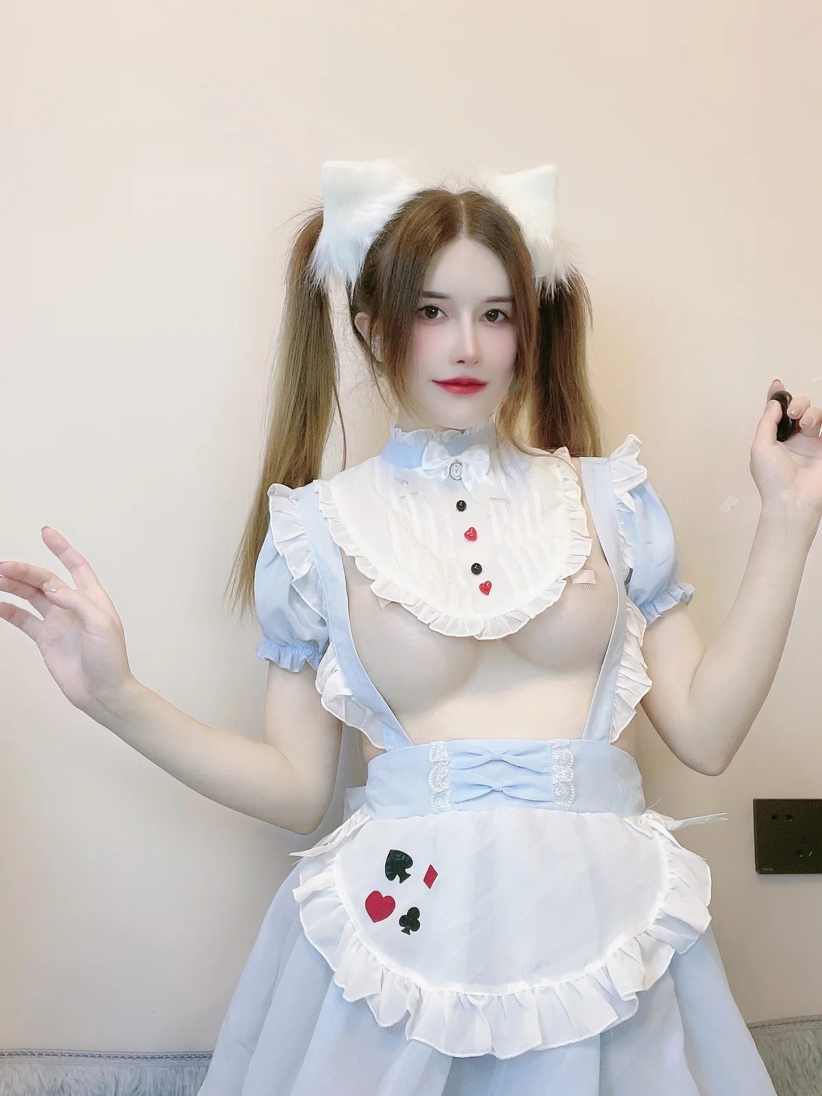 鹿八岁baby - 猫耳女仆 12P1V [12P1V-107MB]