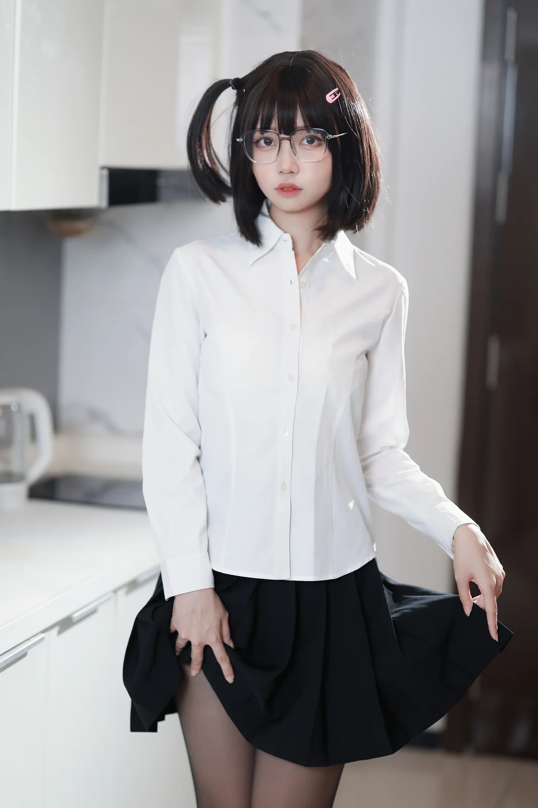 洛桑w伊梓 - 眼镜妹妹 [32P-328MB]