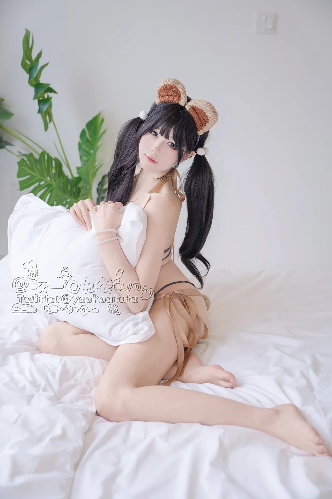 咬一口兔娘(黏黏团子兔) - 小熊睡衣 [60P-721MB]
