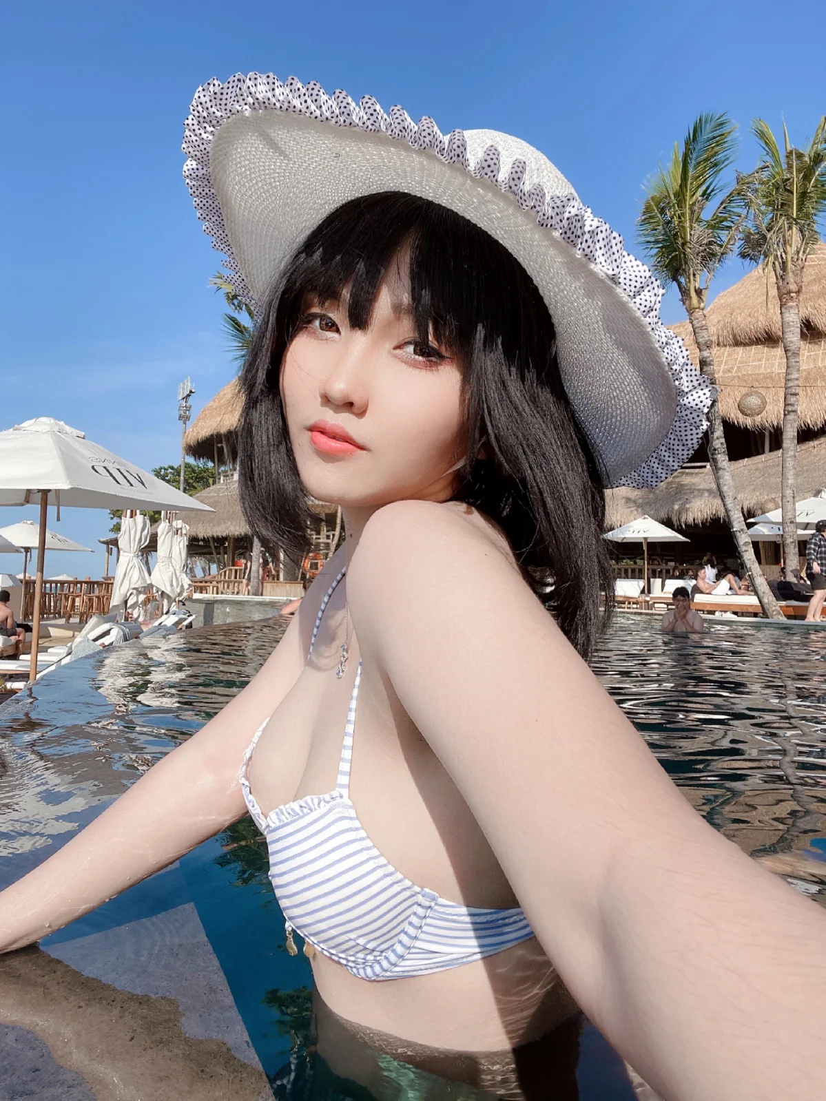 Azulacan - White Bikini [23P-80MB]