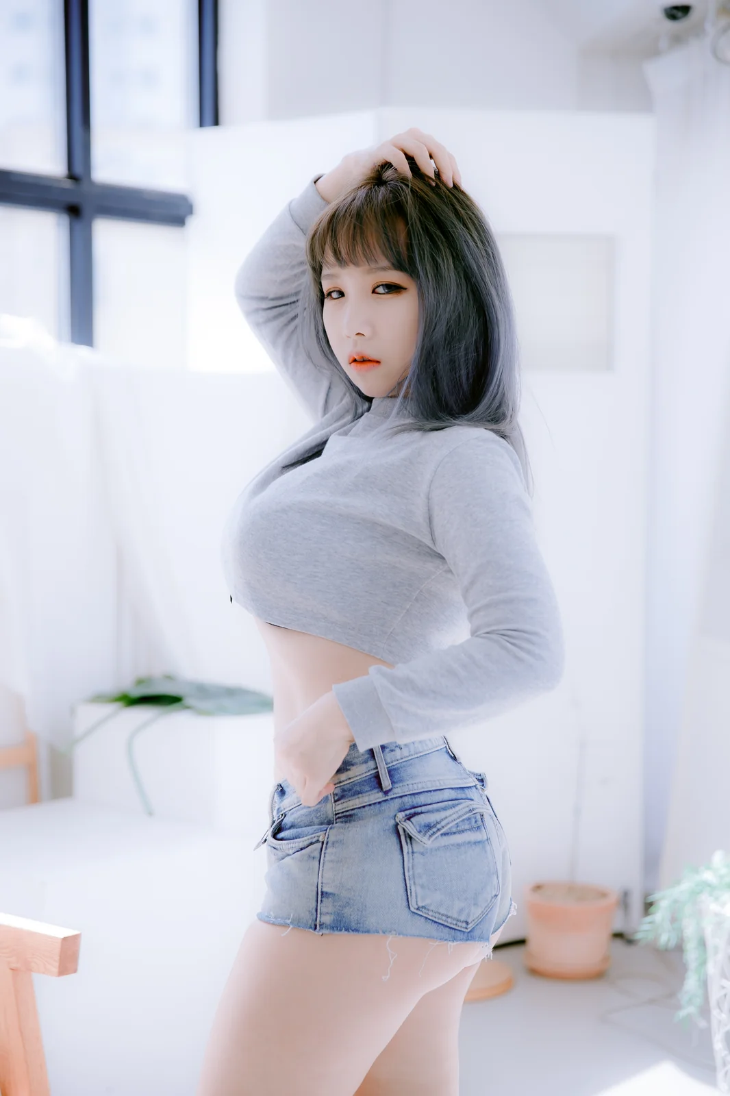 MIKA - - 31.MAR Birth [93P-706MB]