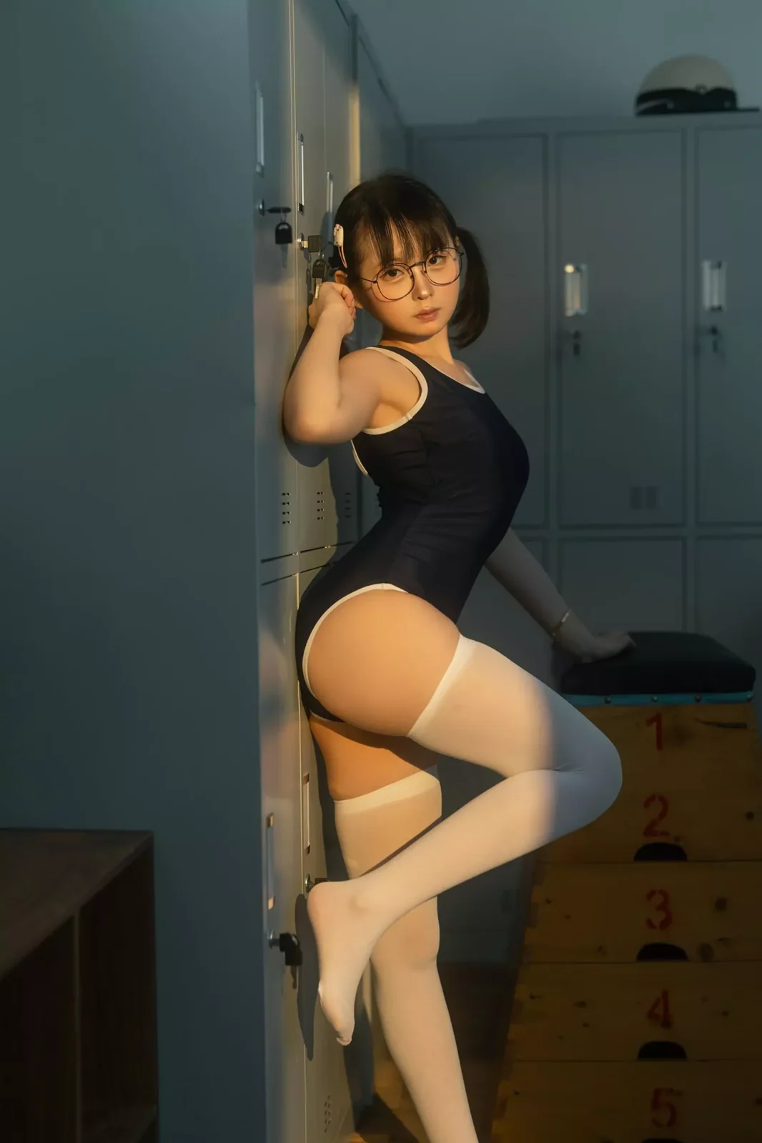 幼水铃衣 - 午间更衣室 [75P-88MB]