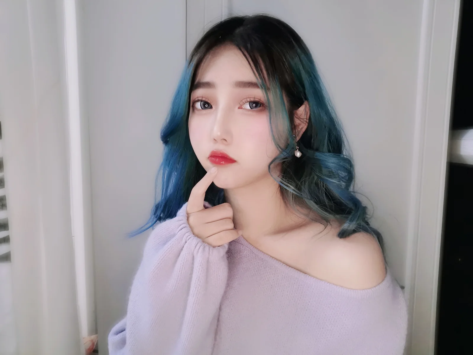 eloise软软 - 双拼丝袜奶茶 [36P1V-115MB]
