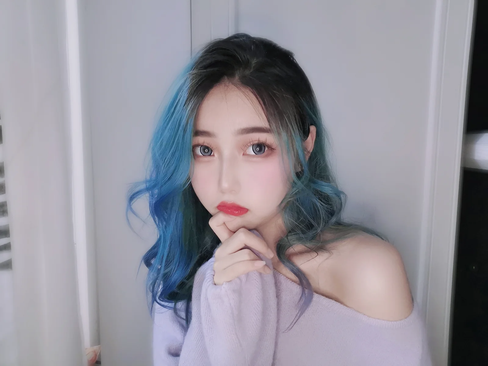 eloise软软 - 双拼丝袜奶茶 [36P1V-115MB]