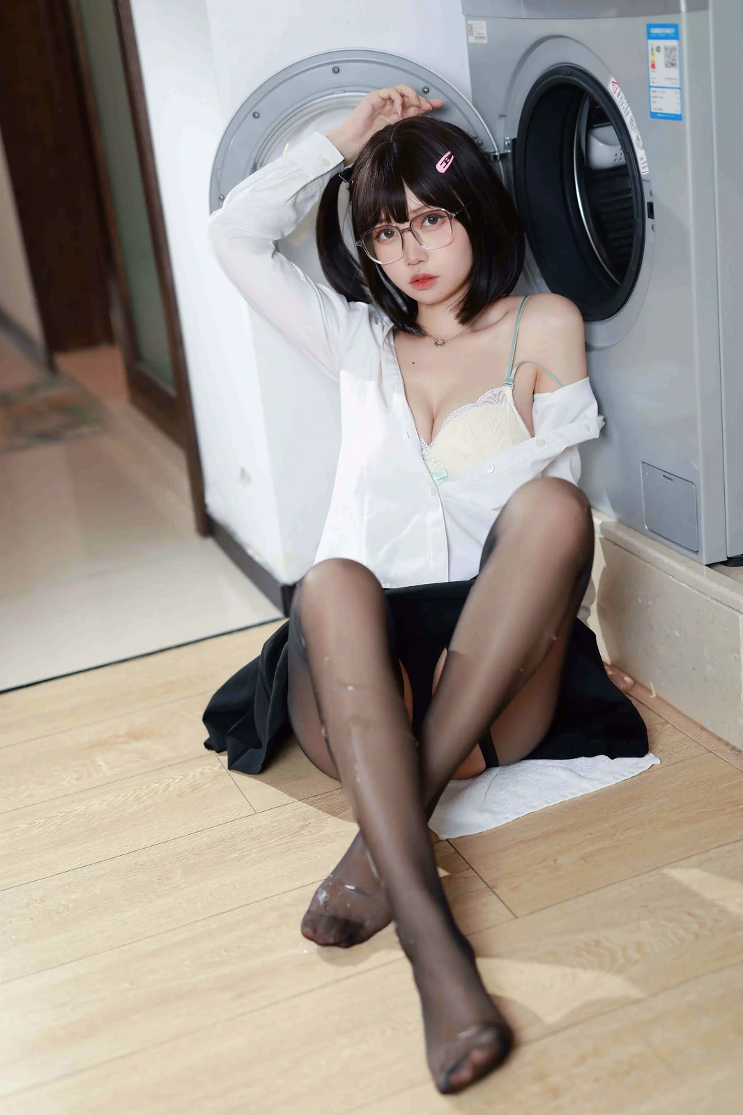 洛桑w伊梓 - 眼镜妹妹 [32P-328MB]