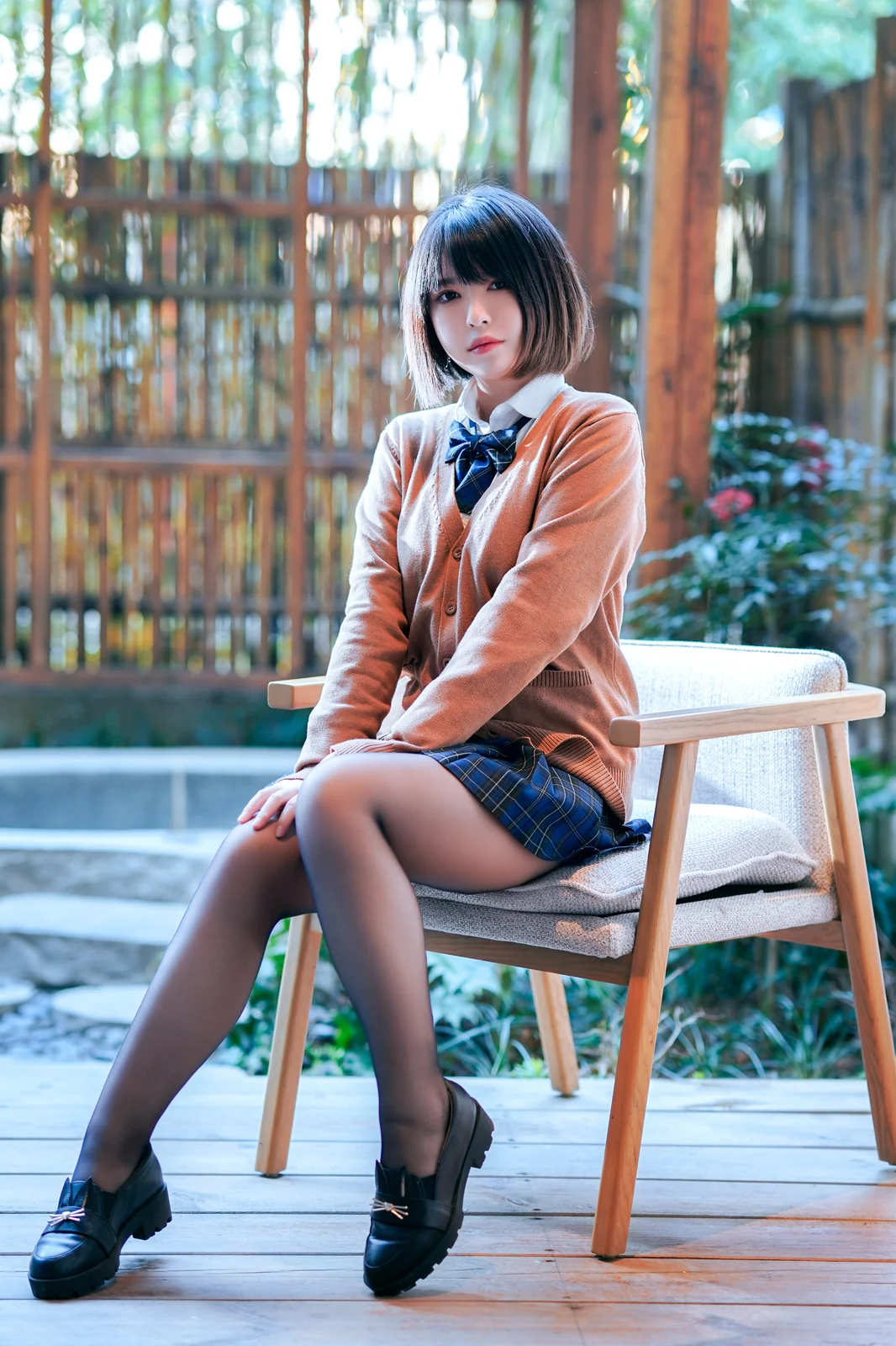 半半子 - 彼女の制服姿が好き (电车+庭院) 58P [59P-189MB]