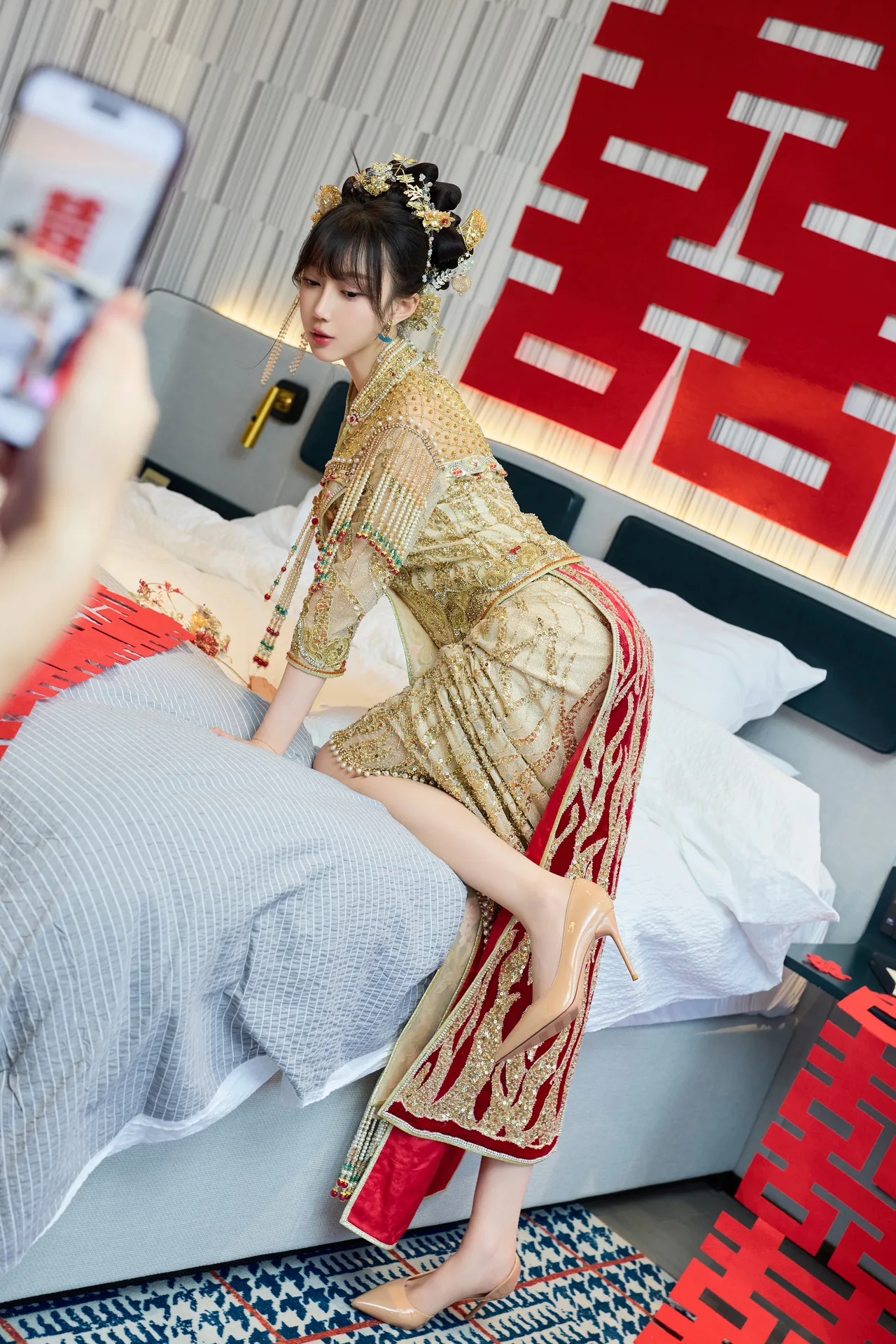 玥儿玥er - 喜庆婚纱 [84P-1.43GB]