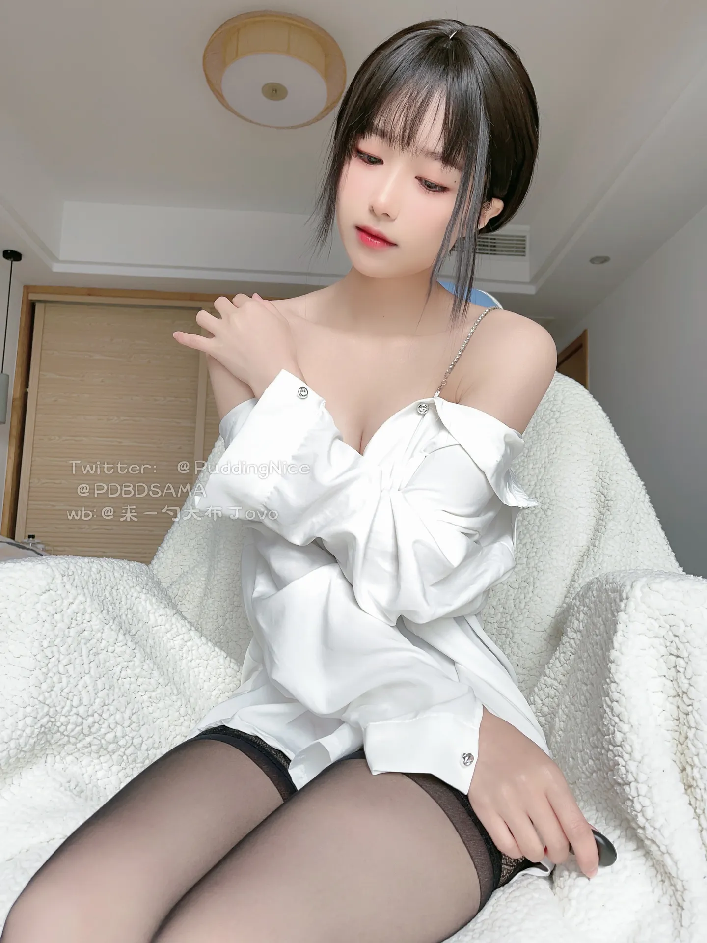 布丁大法 - 衬衫吊带黑丝 [23P1V-327MB]