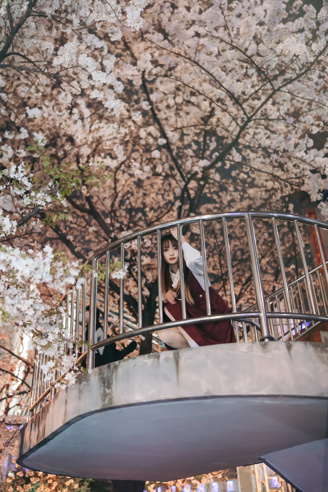 兔子Zzz不吃胡萝卜 - 邂逅樱花雨 [21P-444MB]