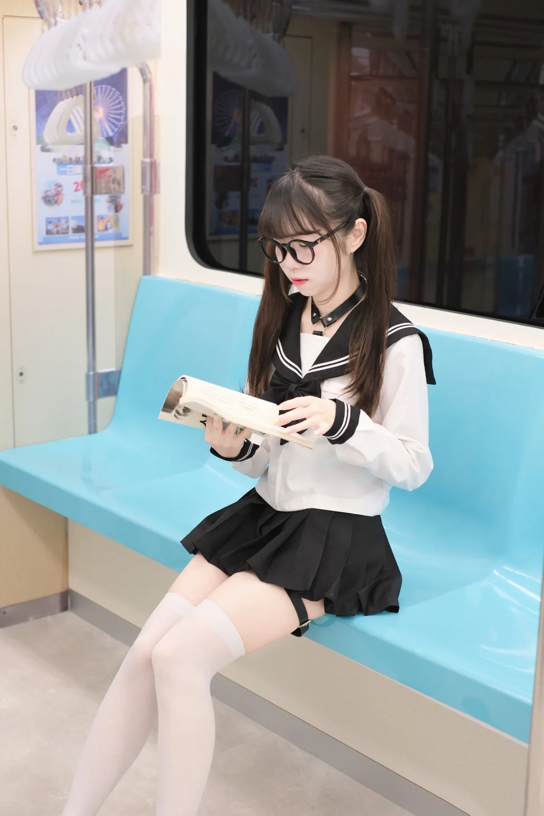 可可小白兔 – 電車上の女高中生 70P [70P-116MB]