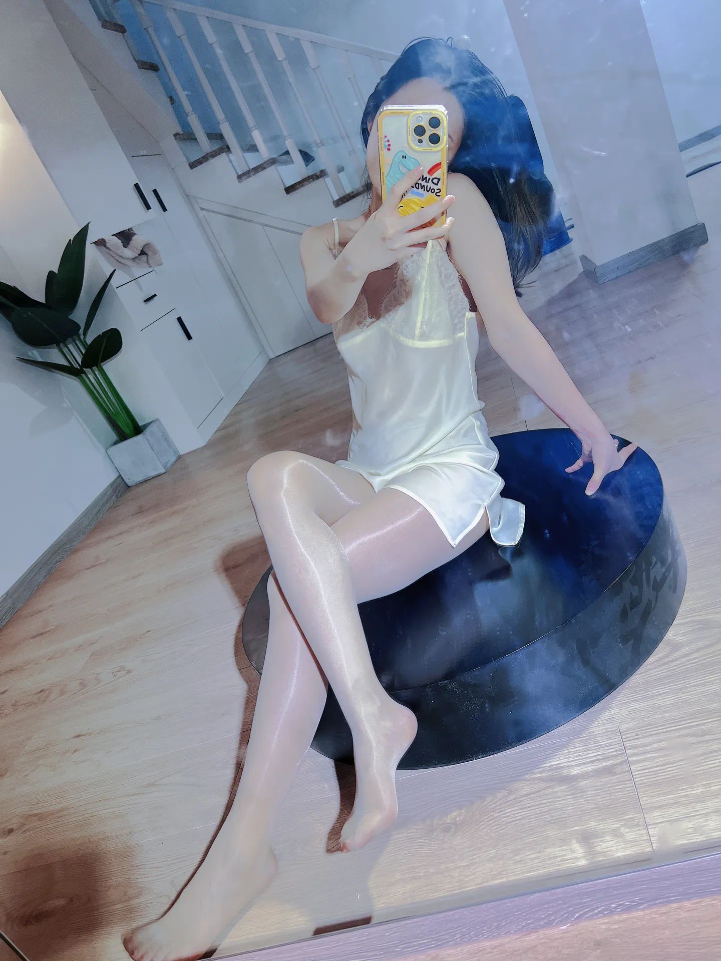 一只霸王兽 – 土豪私拍绝美女神丝袜 [210P-1.37GB]