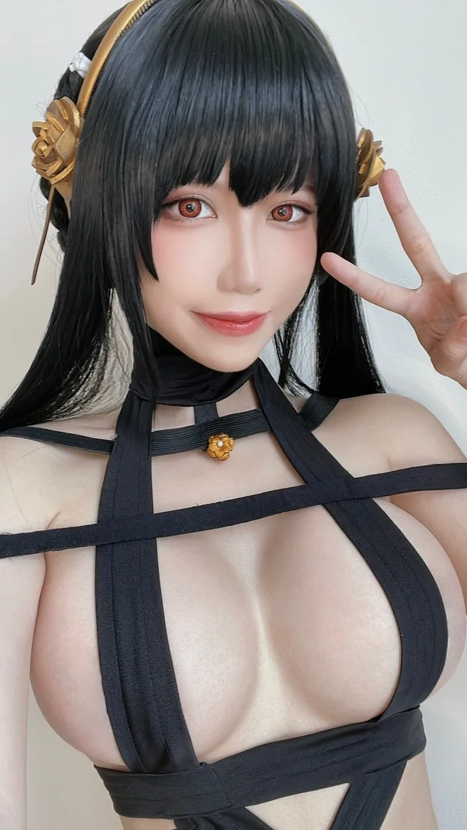 Ain Nguyen - Yor Forger Lingerie [19P-40MB]