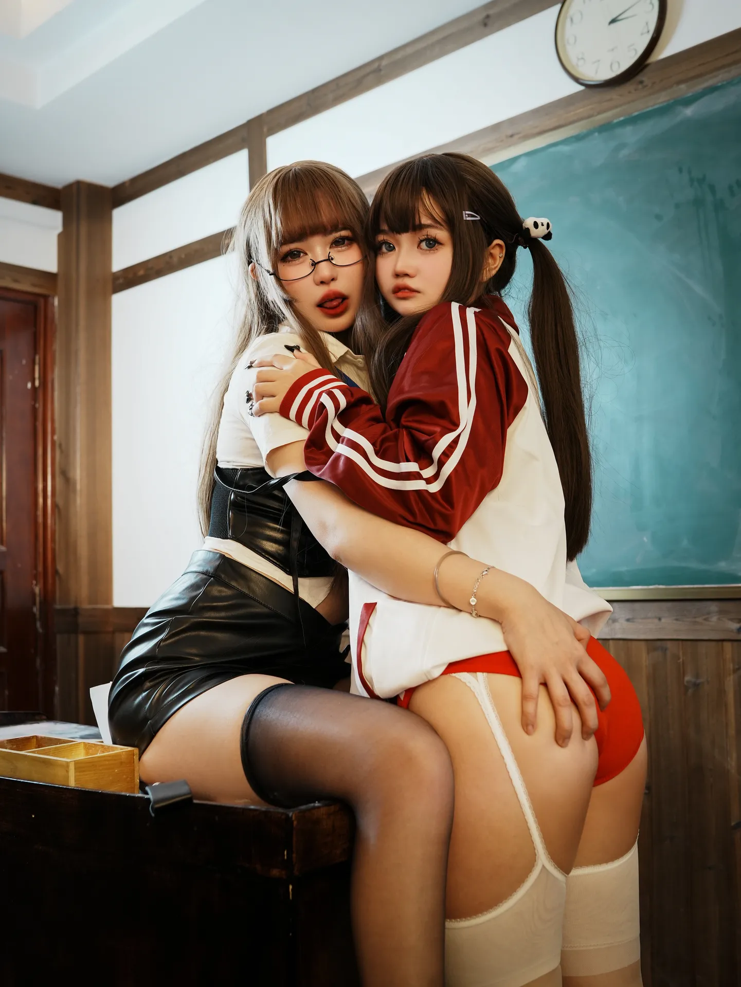 Tina很妖孽呀 – 双马尾学生与老师 [40P1V-364MB]
