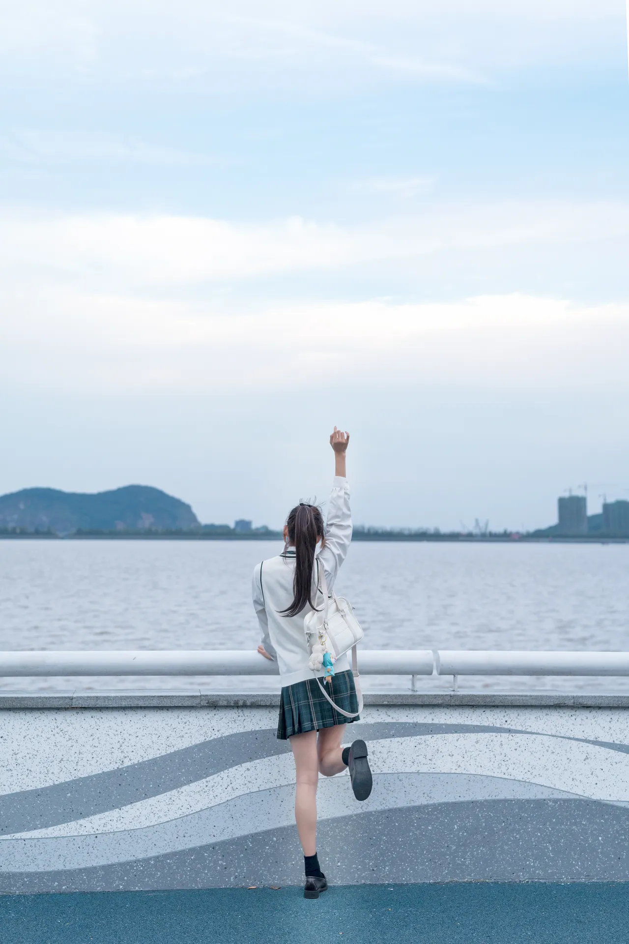 兔子Zzz不吃胡萝卜 - 青草味的河堤 [25P-173MB]