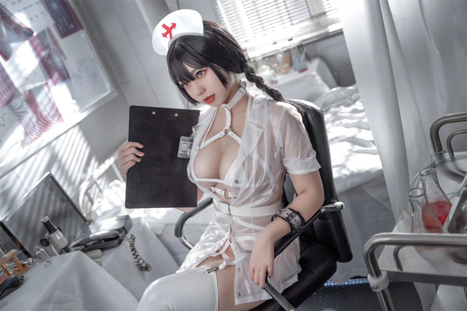 啊日日_Ganlory - 未来白色护士 [52P-149MB]